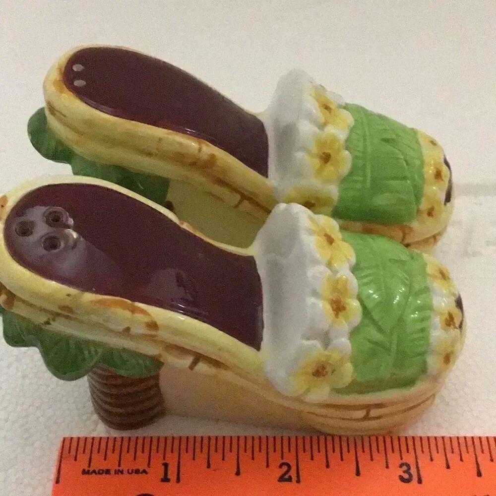 Vintage, high heel shoe salt, and pepper shaker by￼Pelzman